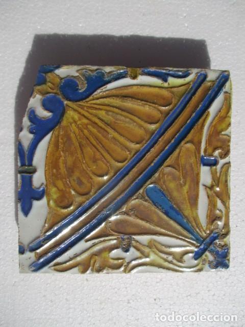 Antig&uuml;edades: Azulejo reflejos de oro siglo XIX - Foto 1