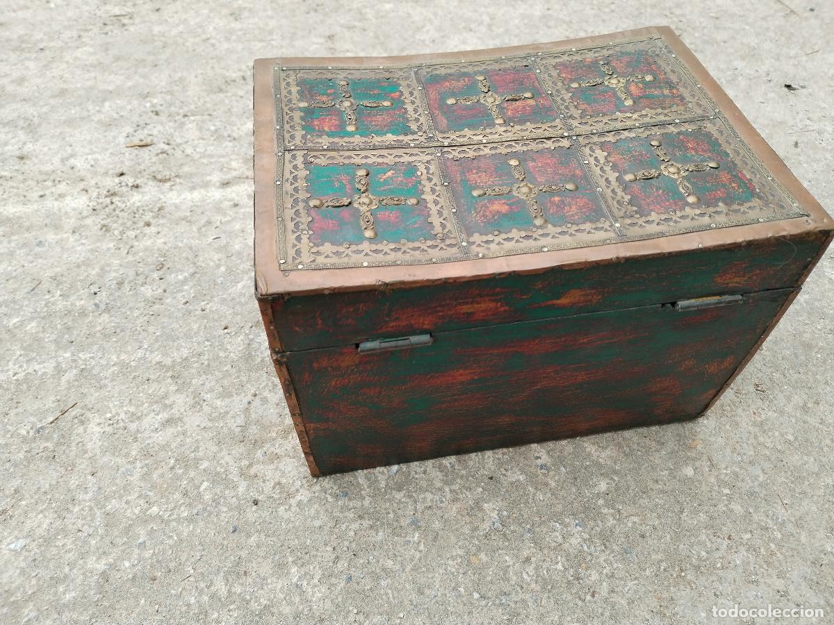 Antig&uuml;edades: caja secrete, cofre con tachuelas - Foto 2