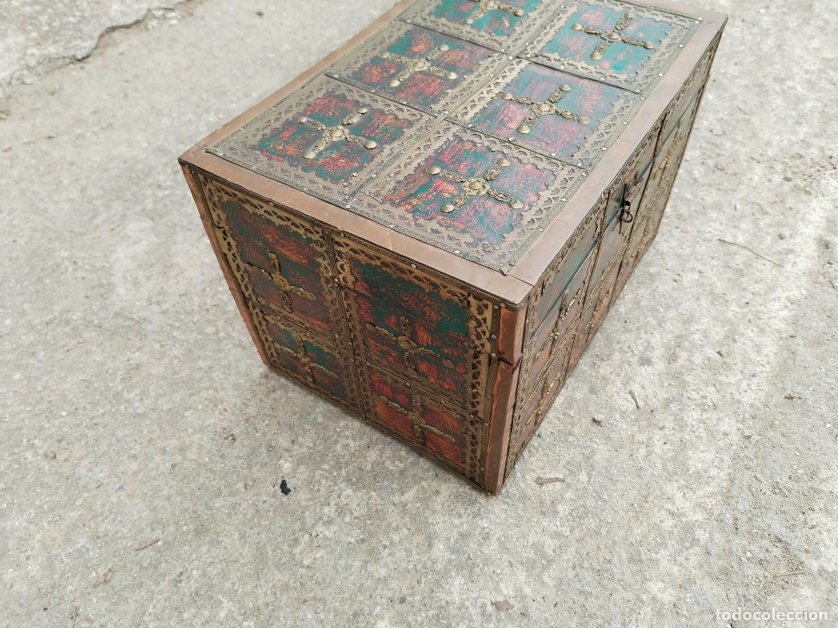 Antig&uuml;edades: caja secrete, cofre con tachuelas - Foto 4