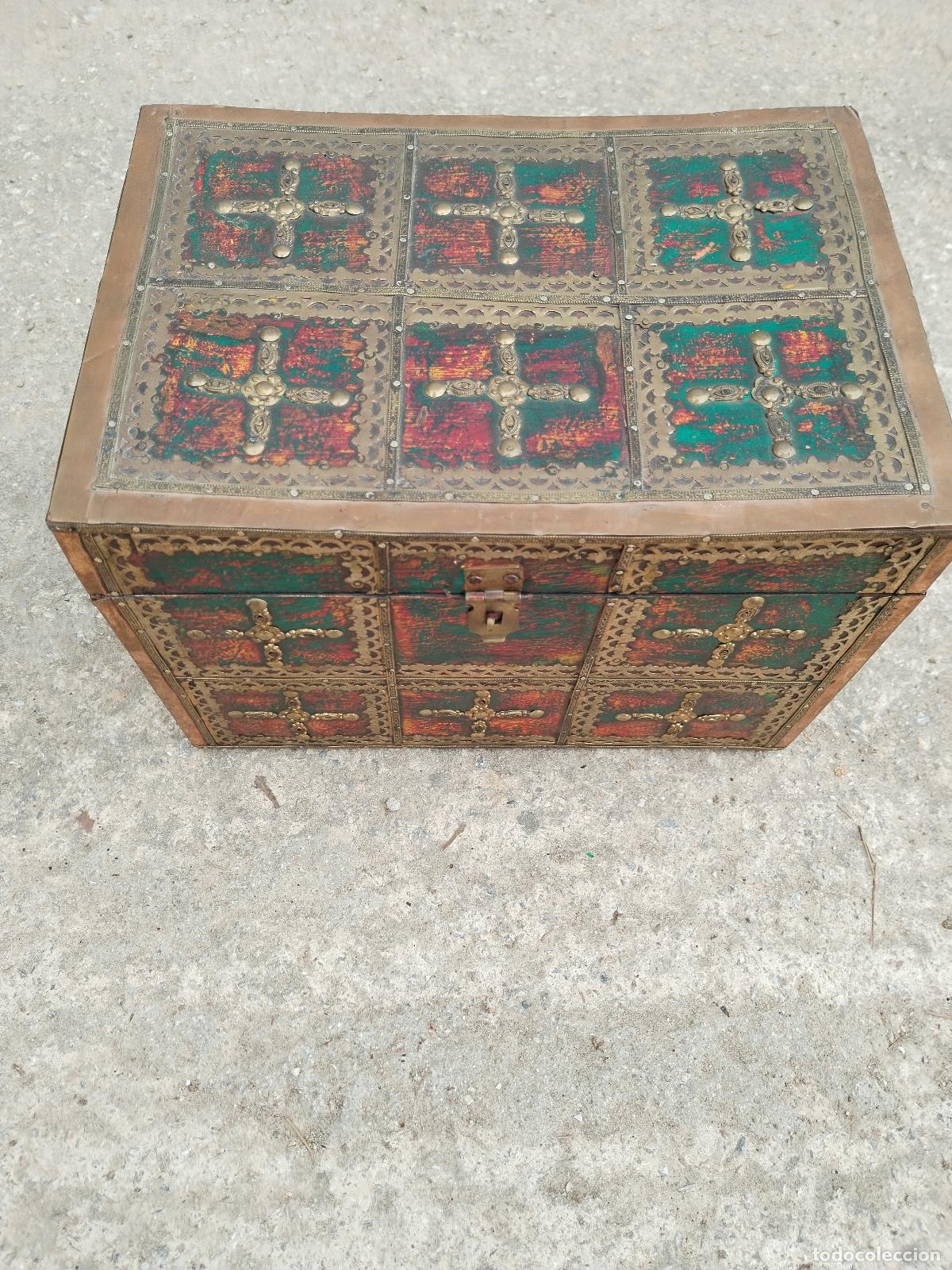 Antig&uuml;edades: caja secrete, cofre con tachuelas - Foto 6