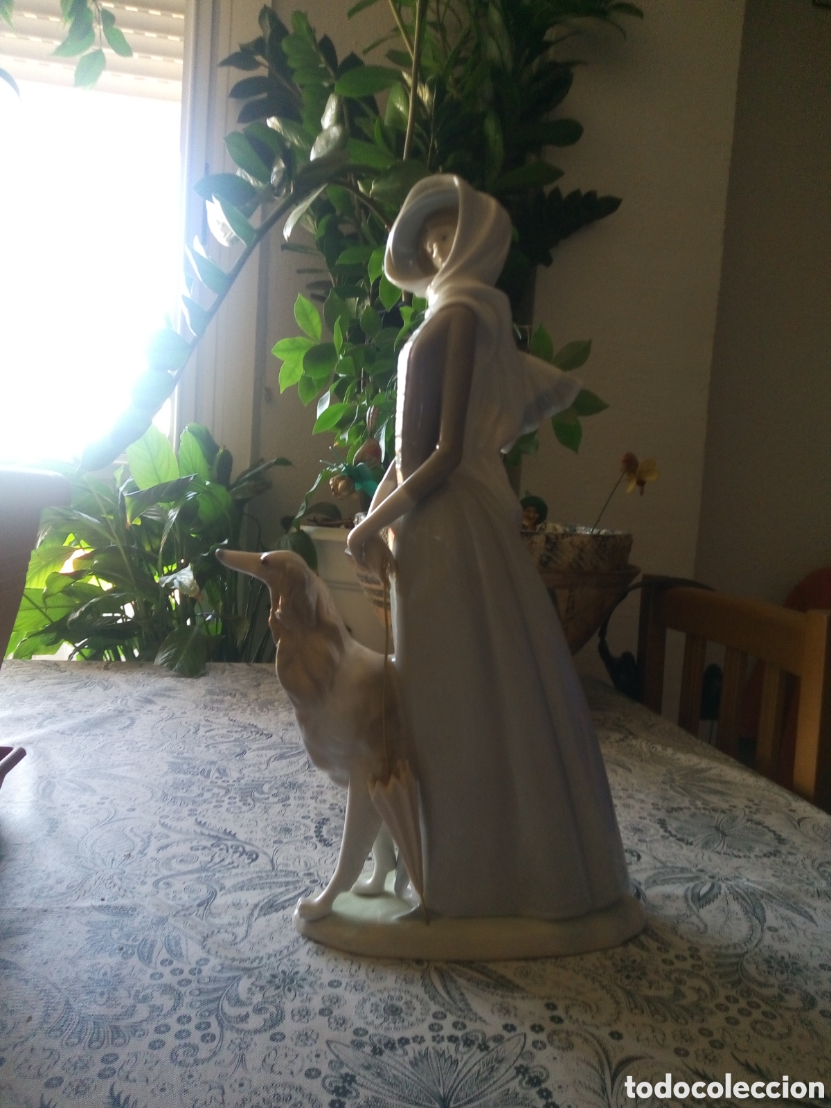 Antig&uuml;edades: Cer&aacute;mica de Lladr&oacute;, Dama con perro - Foto 2