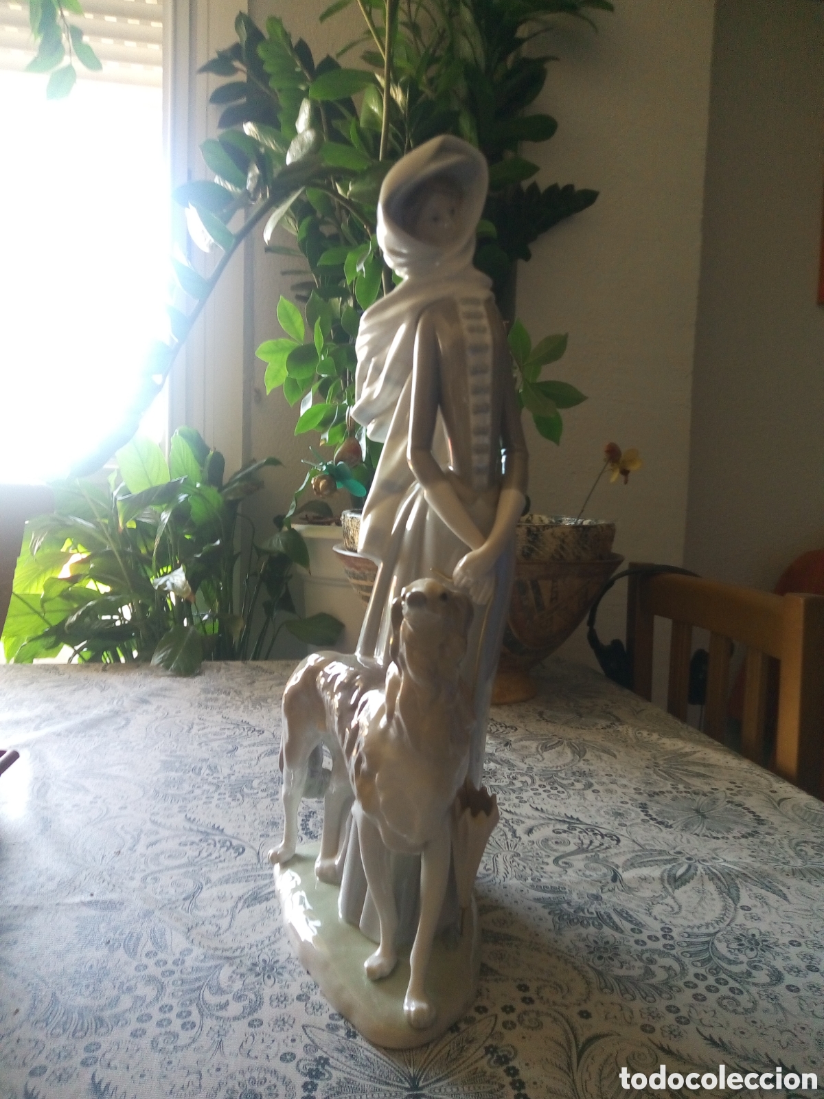 Antig&uuml;edades: Cer&aacute;mica de Lladr&oacute;, Dama con perro - Foto 1