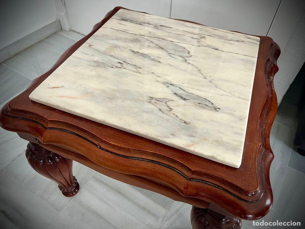 Antig&uuml;edades: Mesa de centro en madera con tapa de m&aacute;rmol. - Foto 1