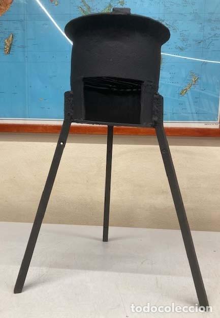 Antig&uuml;edades: Brasero alto con tripode para cocinar - Foto 3