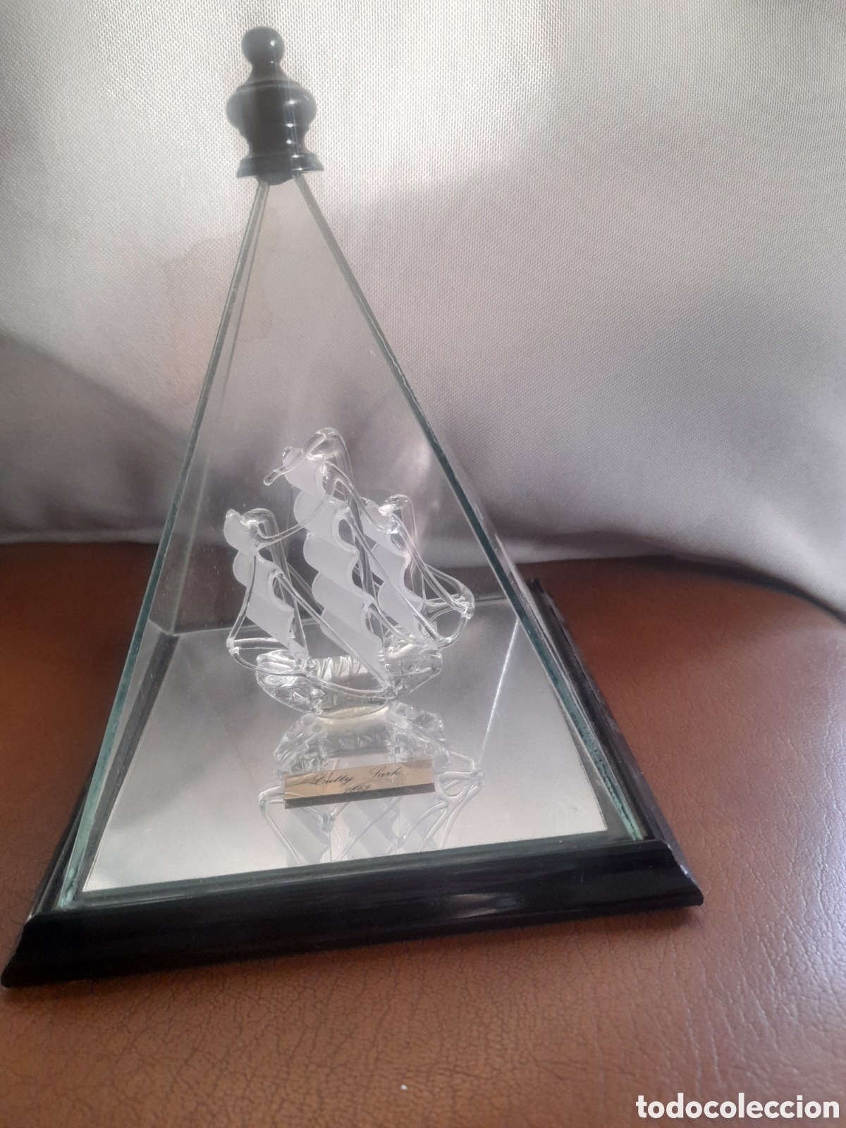 Antigüedades: Barco Cutty Sark en urna de cristal mide 18x14 cm