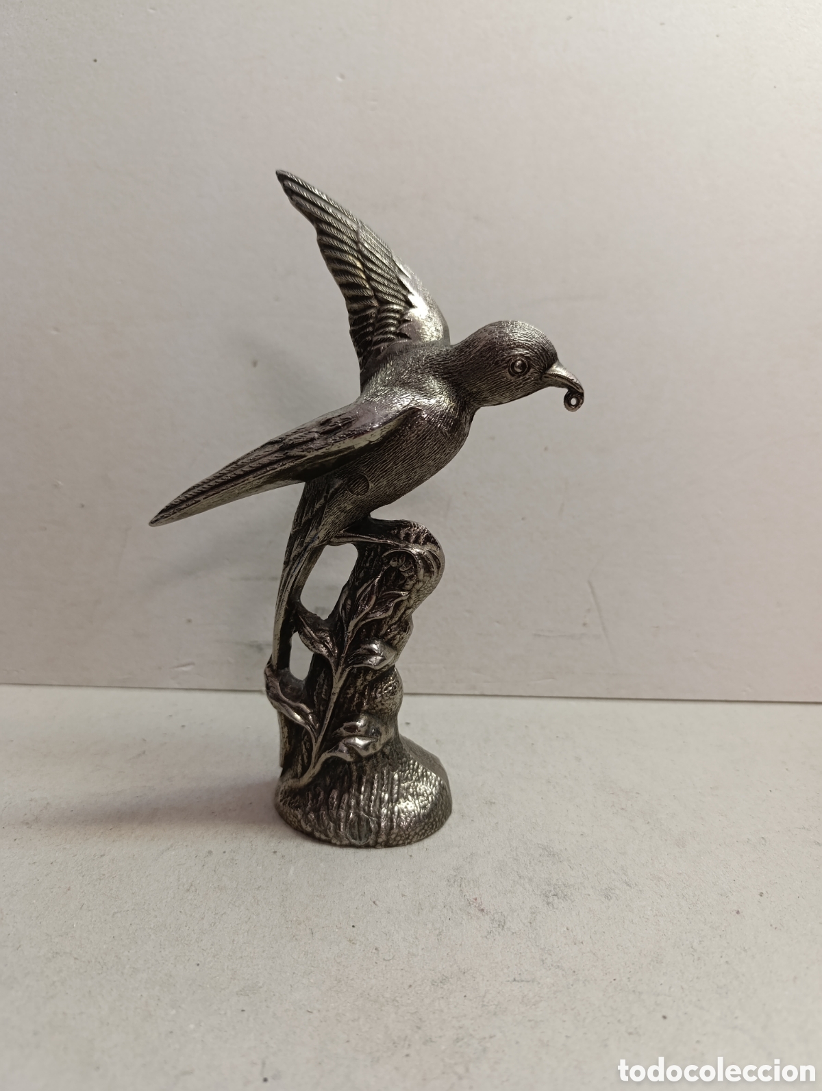 Antig&uuml;edades: PAJARO SOBRE TRONCO, EN METAL. - Foto 3