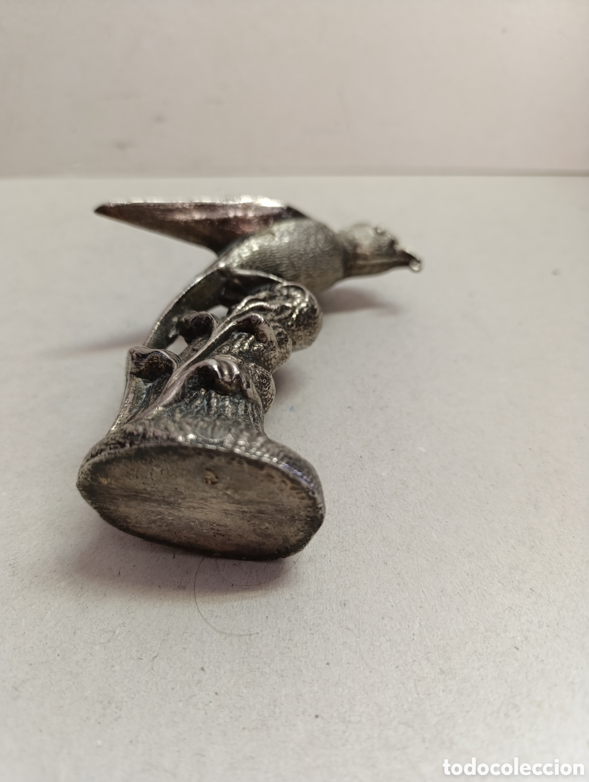 Antig&uuml;edades: PAJARO SOBRE TRONCO, EN METAL. - Foto 7