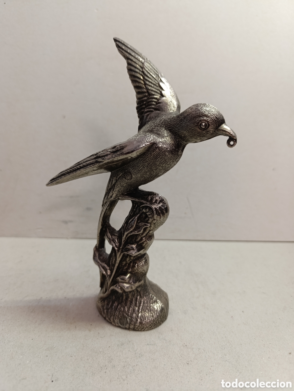 Antig&uuml;edades: PAJARO SOBRE TRONCO, EN METAL. - Foto 9