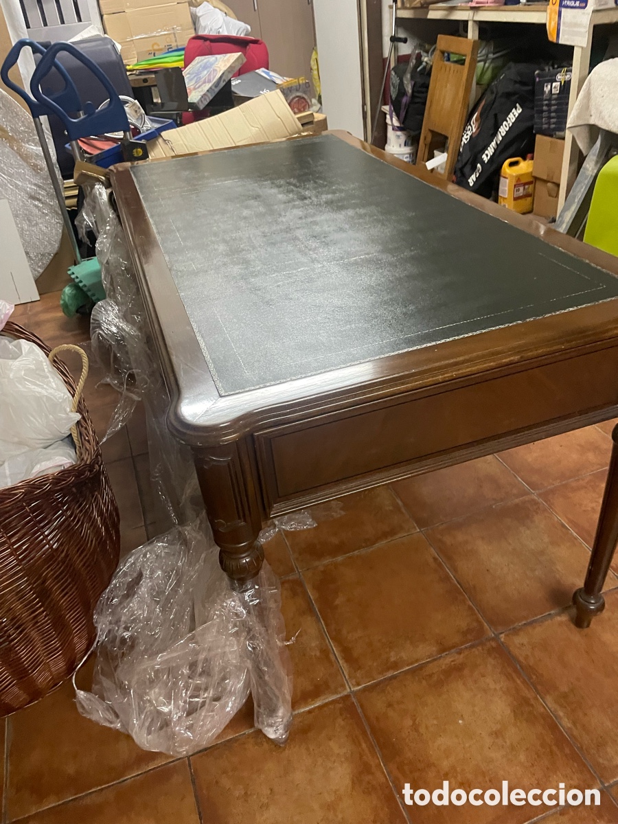 Antig&uuml;edades: Mesa despacho de madera y piel - Foto 2