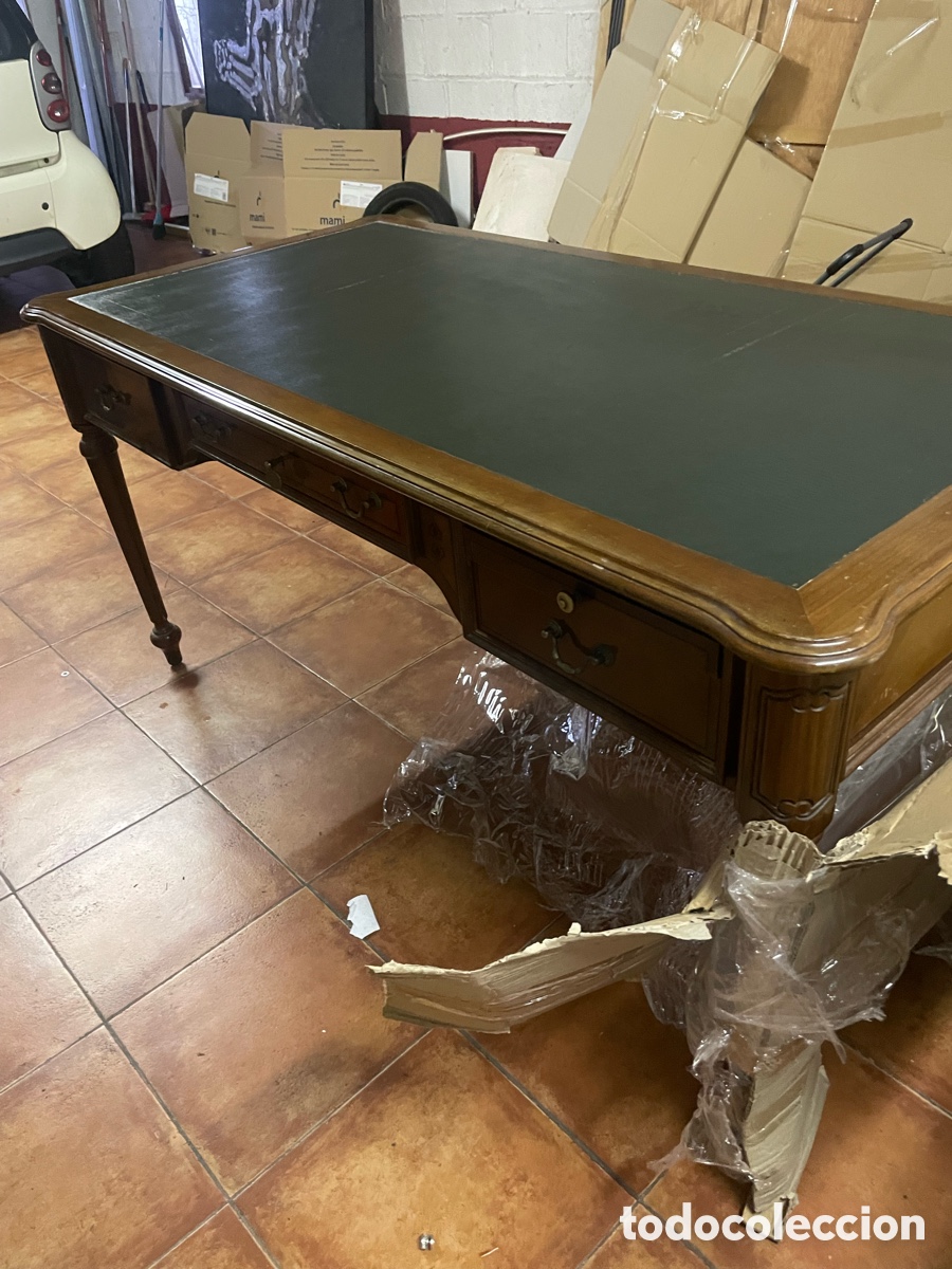 Antig&uuml;edades: Mesa despacho de madera y piel - Foto 1