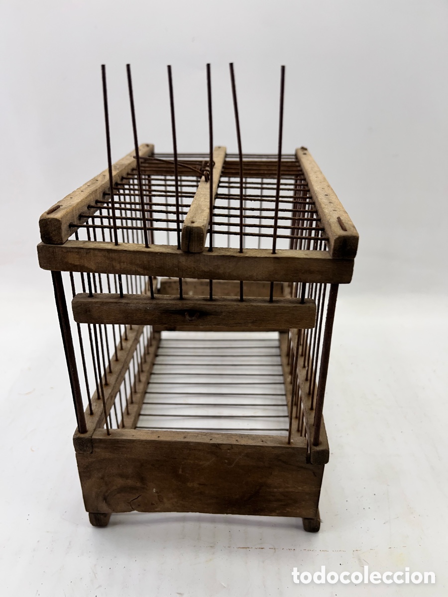 Antig&uuml;edades: Jaula de p&aacute;jaros fabricada en madera y hierro. - Foto 3