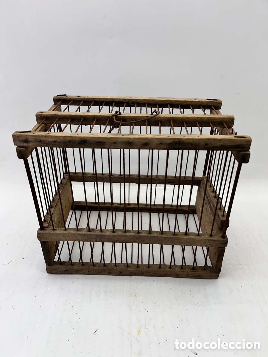 Antig&uuml;edades: Jaula de p&aacute;jaros fabricada en madera y hierro. - Foto 4