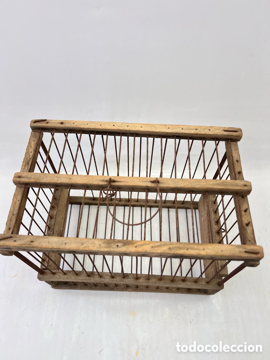Antig&uuml;edades: Jaula de p&aacute;jaros fabricada en madera y hierro. - Foto 5