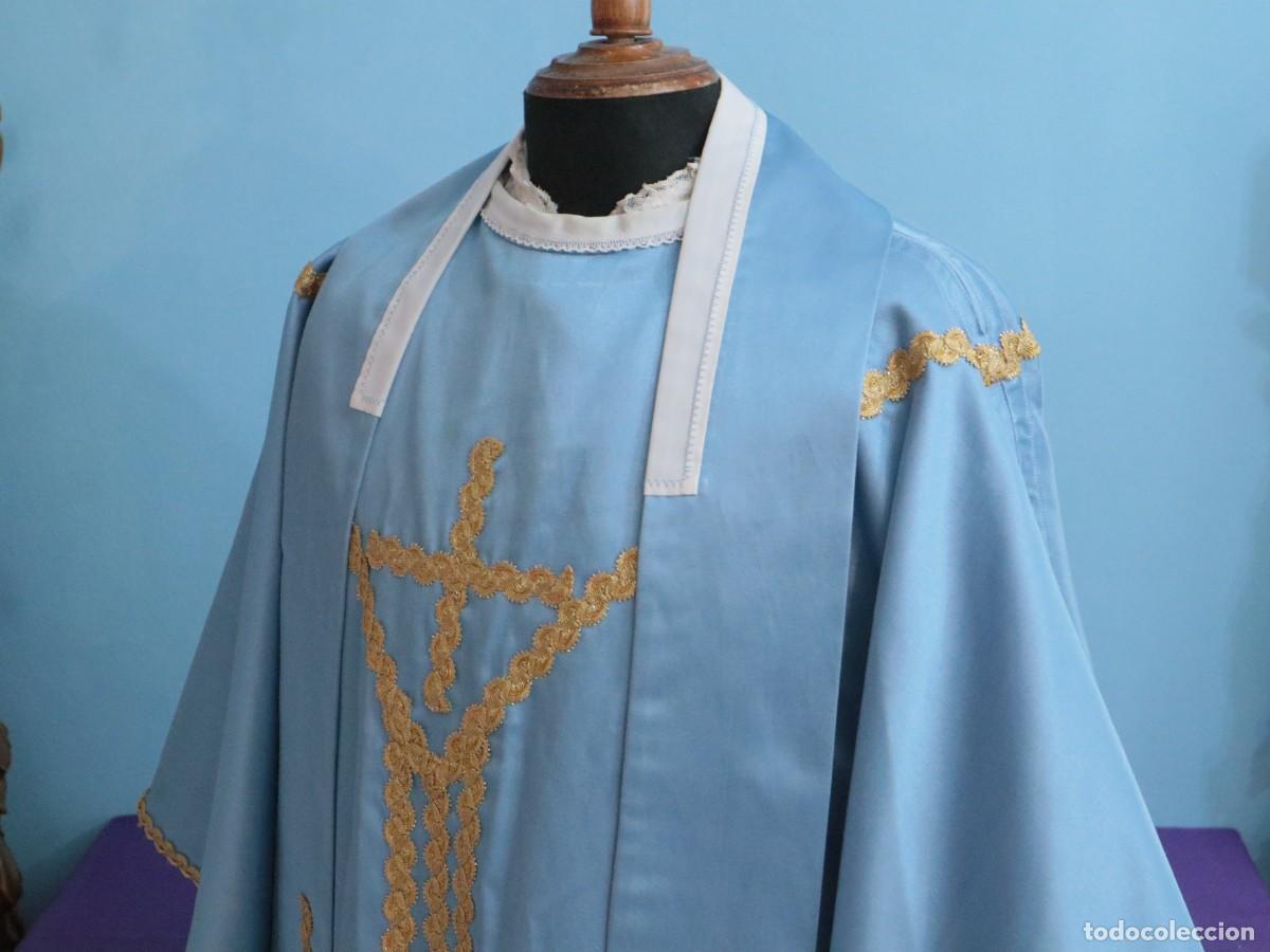 Antig&uuml;edades: Casulla y complementos confeccionados en seda. Med. S. XX. - Foto 9