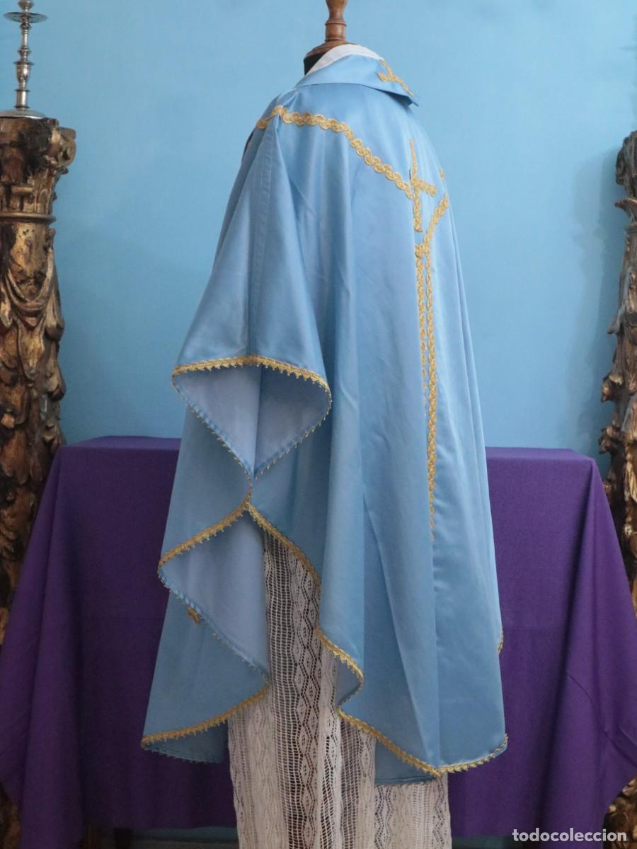 Antig&uuml;edades: Casulla y complementos confeccionados en seda. Med. S. XX. - Foto 16