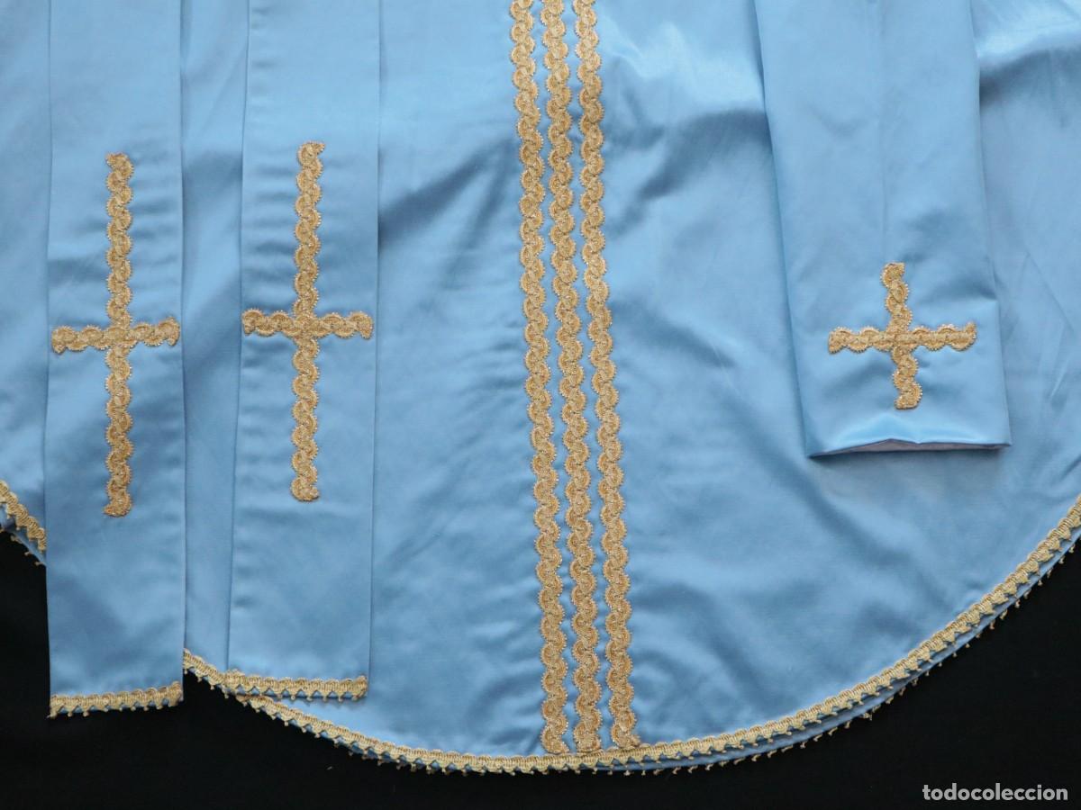 Antig&uuml;edades: Casulla y complementos confeccionados en seda. Med. S. XX. - Foto 18