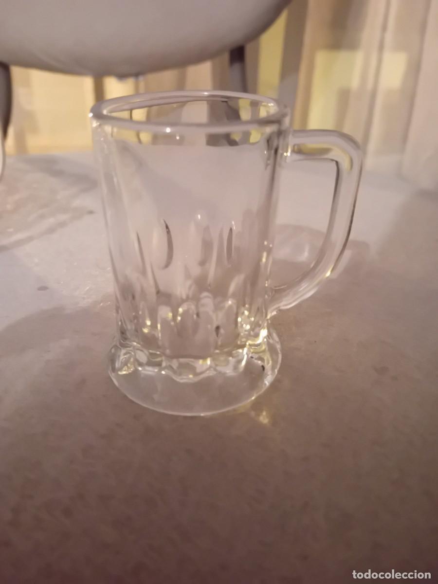 Antig&uuml;edades: Seis jarritas de chupito - Foto 2