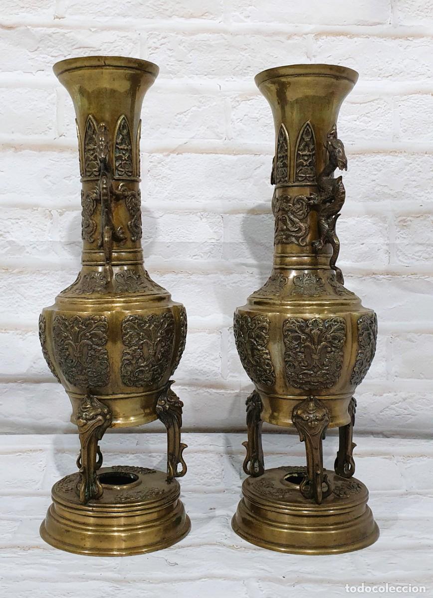 Antig&uuml;edades: Pareja de jarrones bronce S.XIX - Foto 3