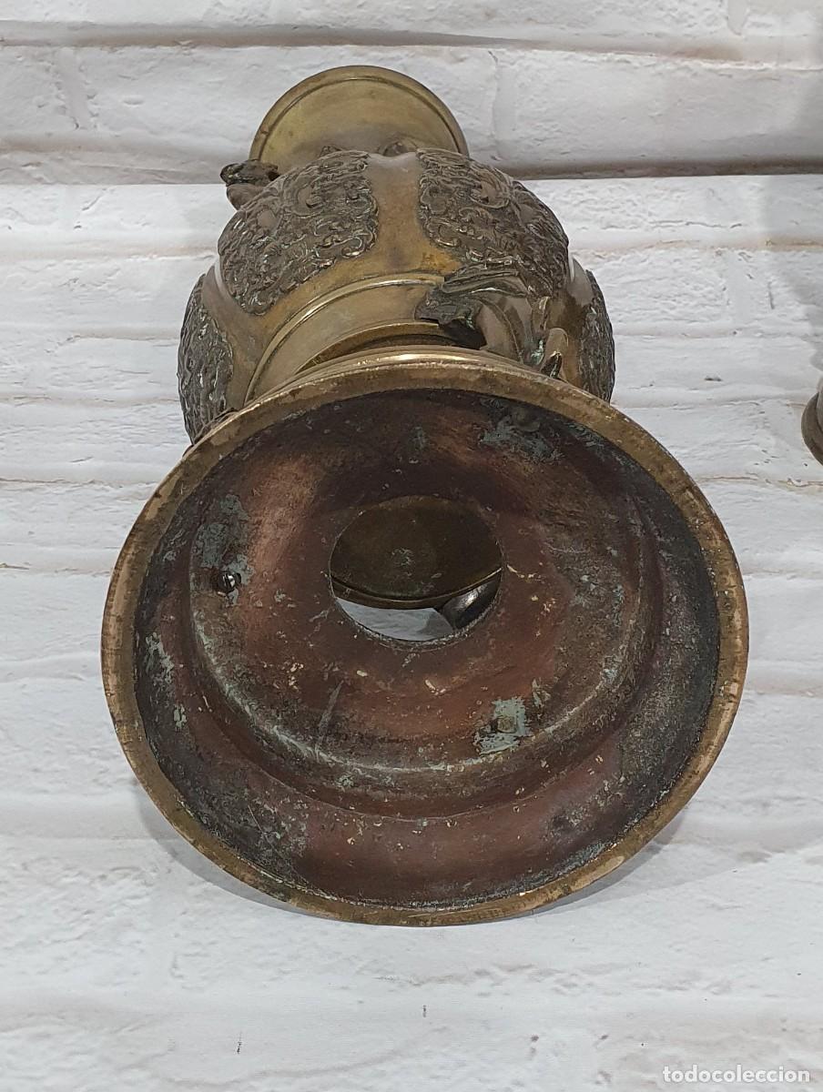 Antig&uuml;edades: Pareja de jarrones bronce S.XIX - Foto 6