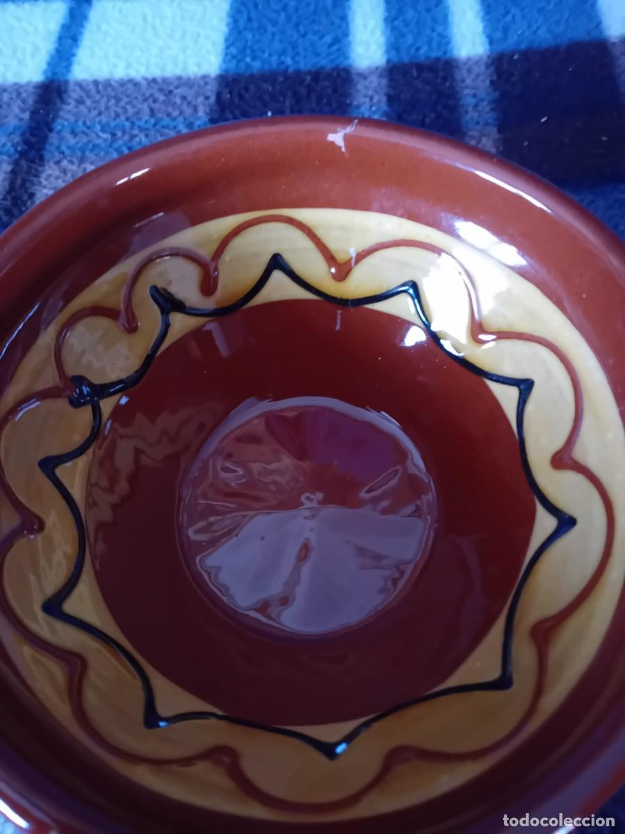 Antig&uuml;edades: Cazuela de barro cocido y vidriado con greca interior - Foto 3