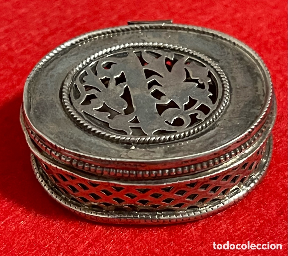 Antiques: Curiosa, caja Pastillero antigua en plata de ley.