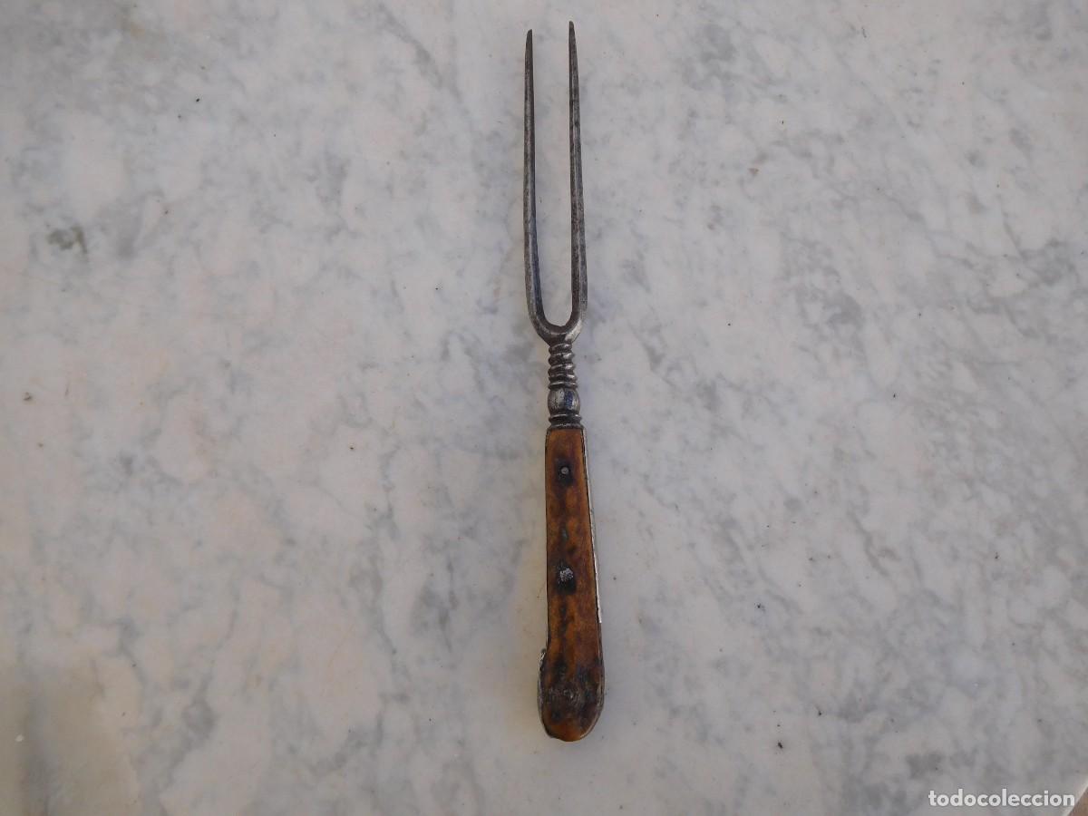 Antig&uuml;edades: Tenedor antiguo de hierro - Foto 1