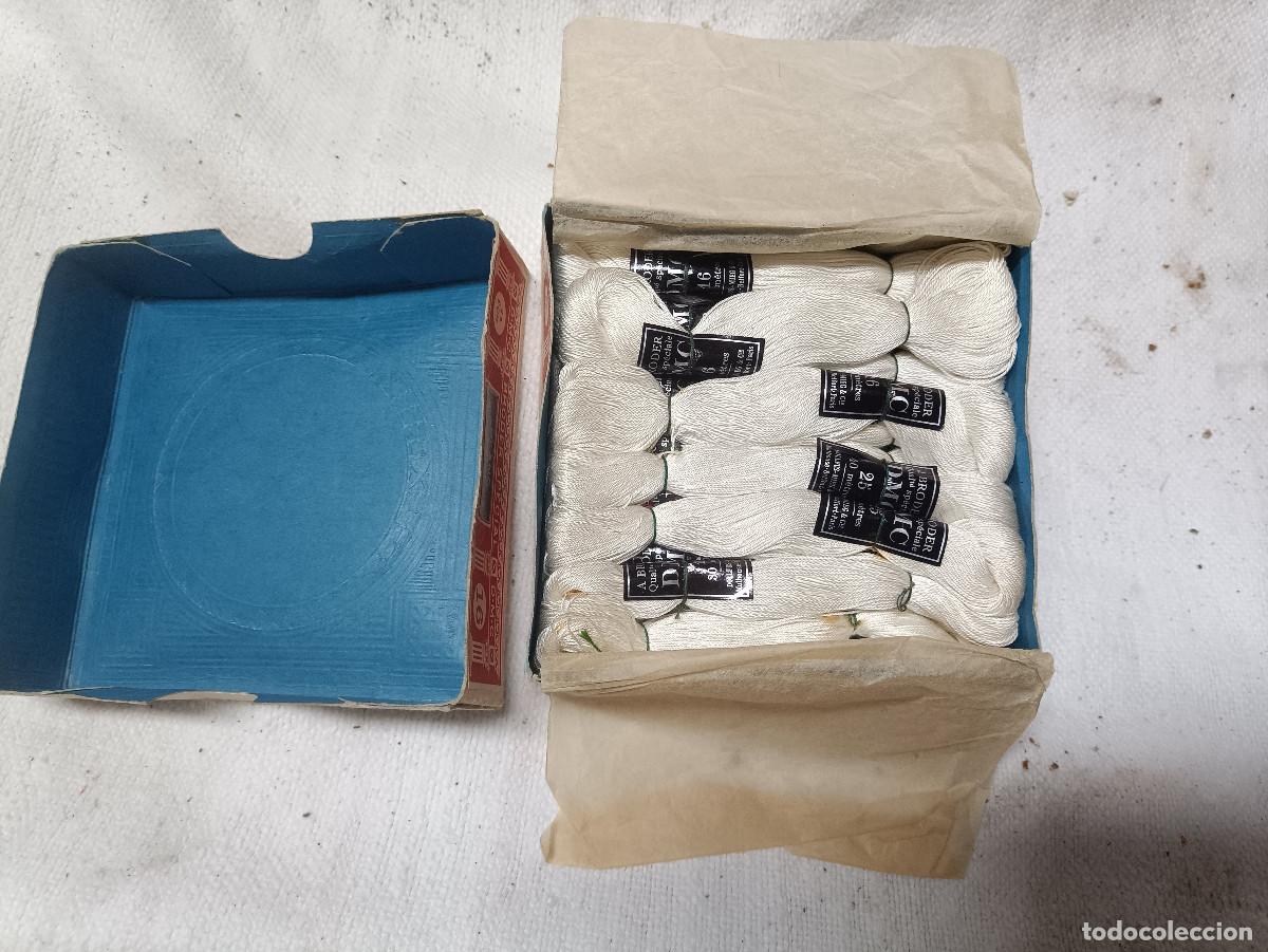 Antig&uuml;edades: Caja de Hilo blanco para bordar. Dollfus-Mieg DMC - Foto 1