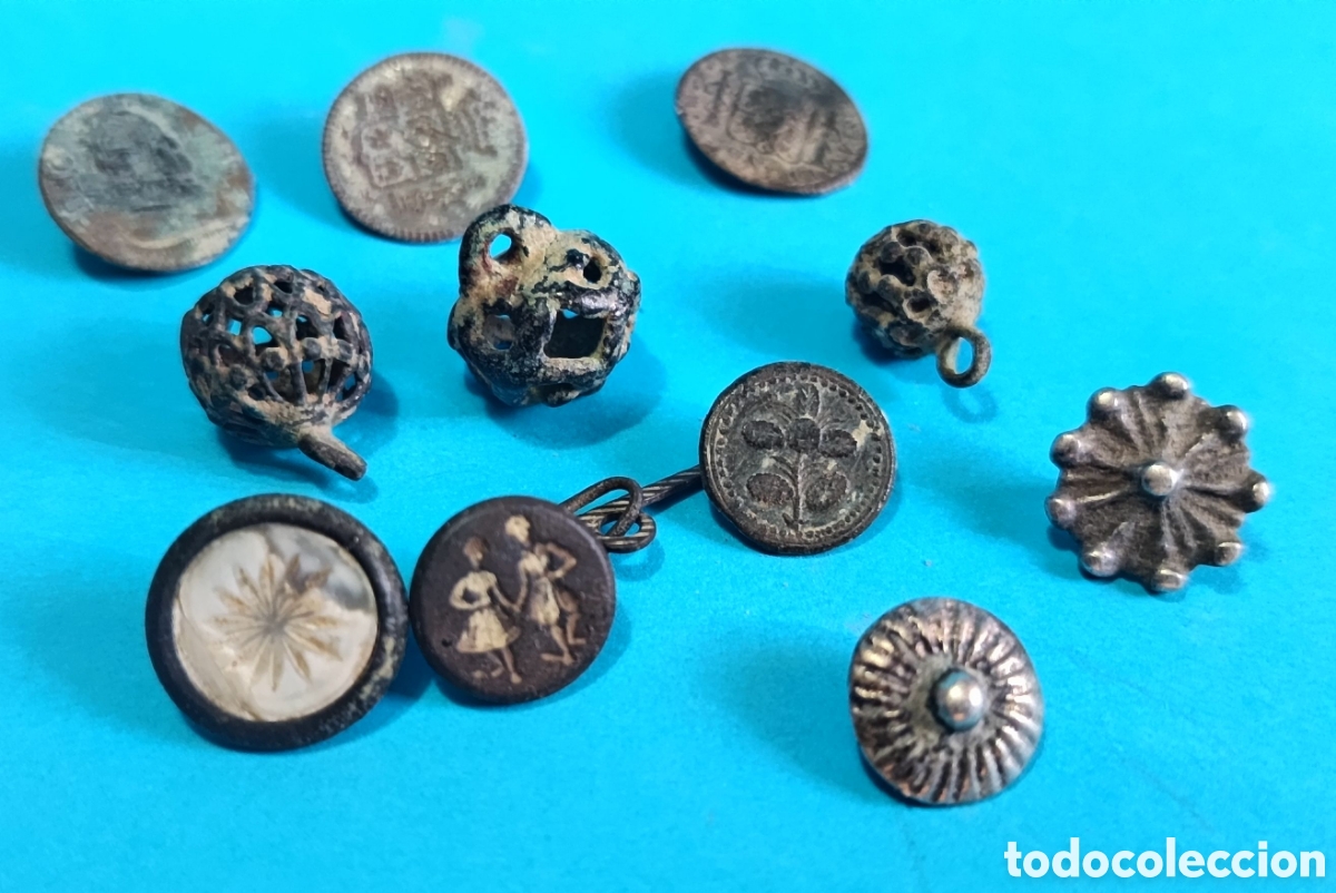 Antig&uuml;edades: Lote de 190 botones antiguos - Foto 1
