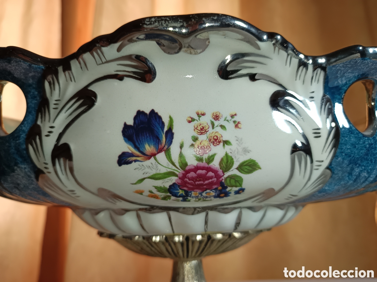 Antig&uuml;edades: antiguo centro de mesa en porcelana y bronce. - Foto 4