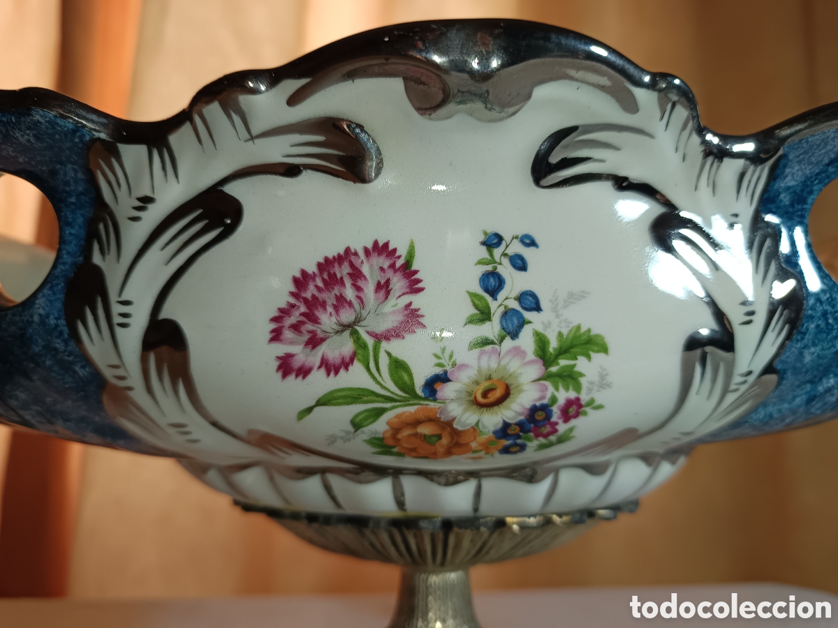 Antig&uuml;edades: antiguo centro de mesa en porcelana y bronce. - Foto 5
