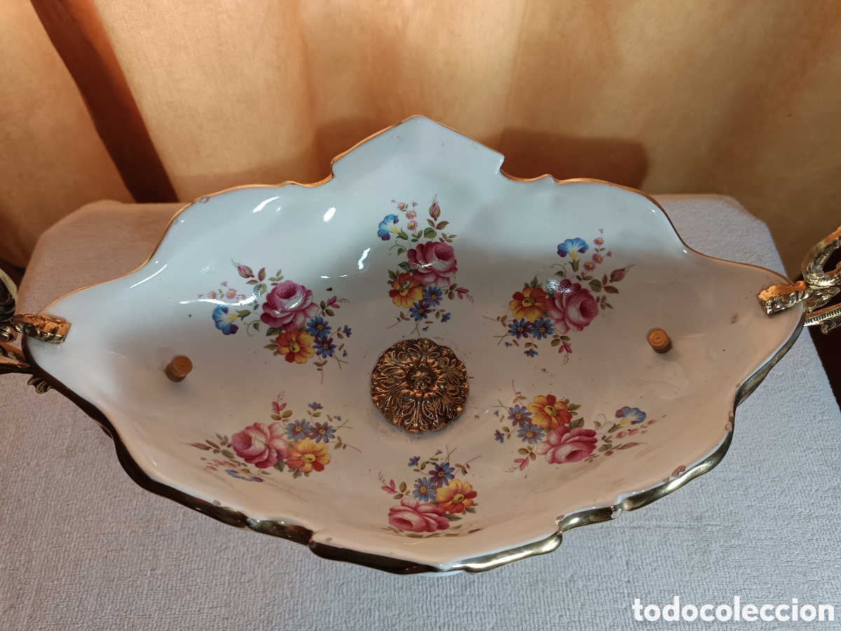 Antig&uuml;edades: Antiguo centro de mesa en porcelana y bronce. - Foto 5