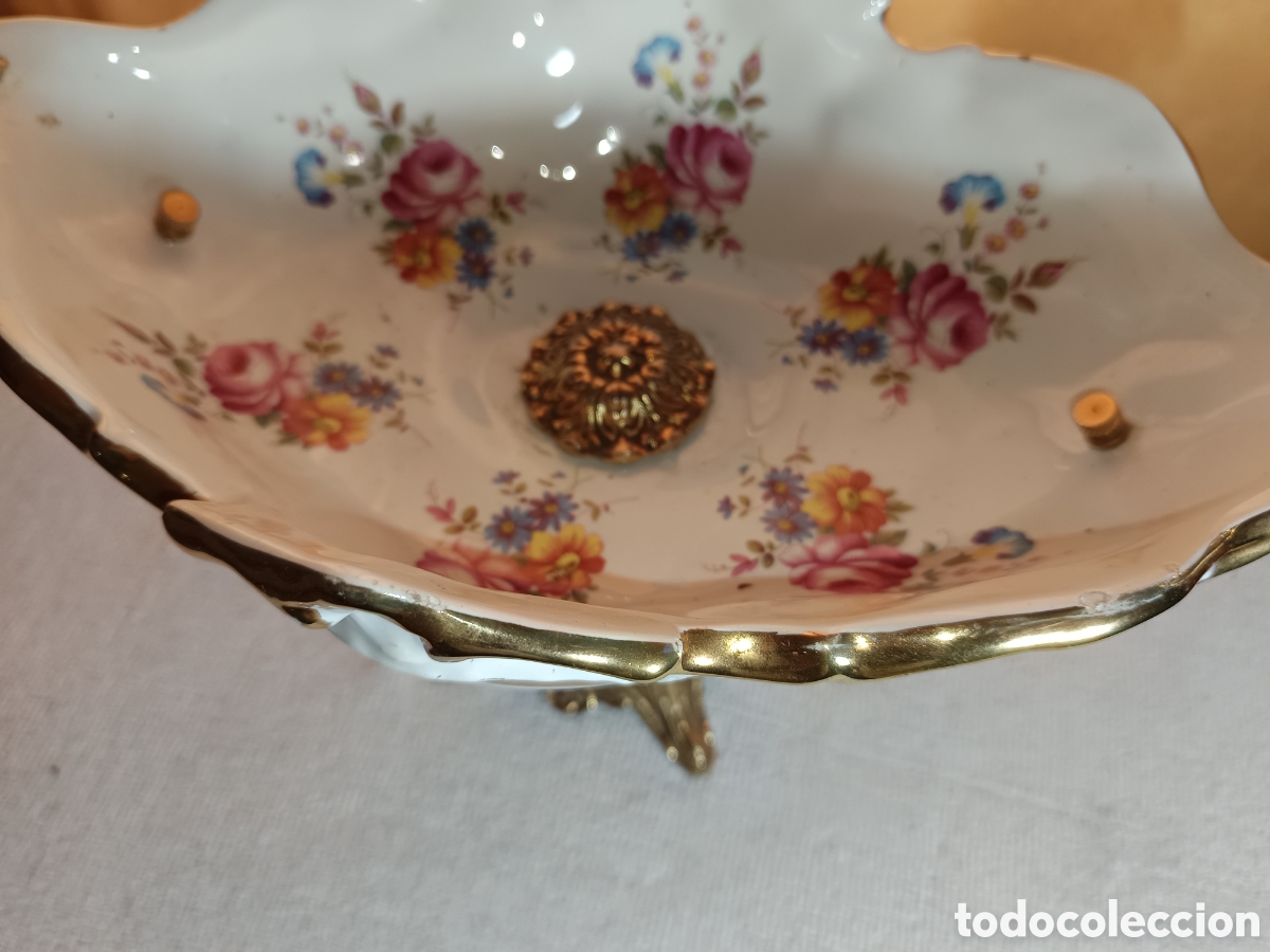 Antig&uuml;edades: Antiguo centro de mesa en porcelana y bronce. - Foto 7