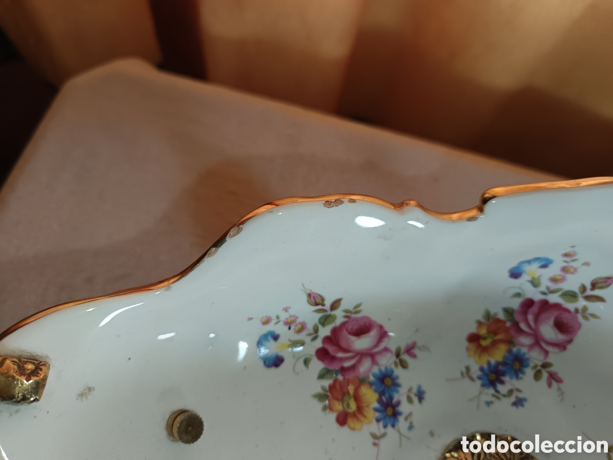 Antig&uuml;edades: Antiguo centro de mesa en porcelana y bronce. - Foto 8