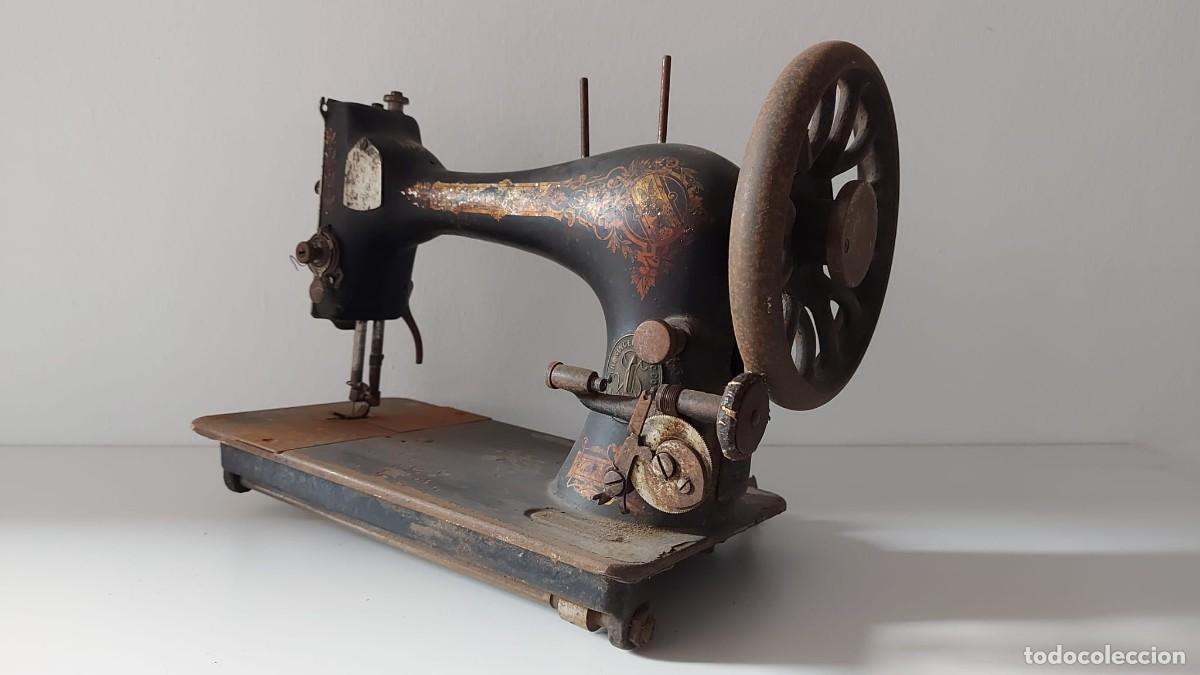Antig&uuml;edades: M&aacute;quina de coser marca SINGER - Foto 2