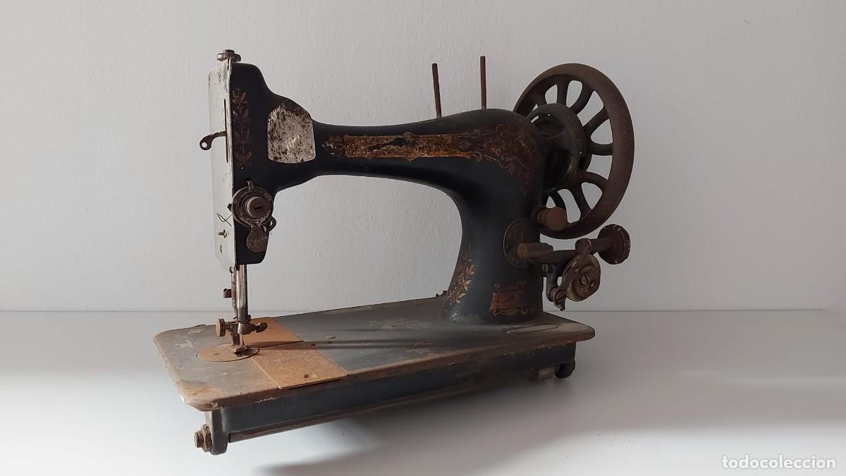 Antig&uuml;edades: M&aacute;quina de coser marca SINGER - Foto 3