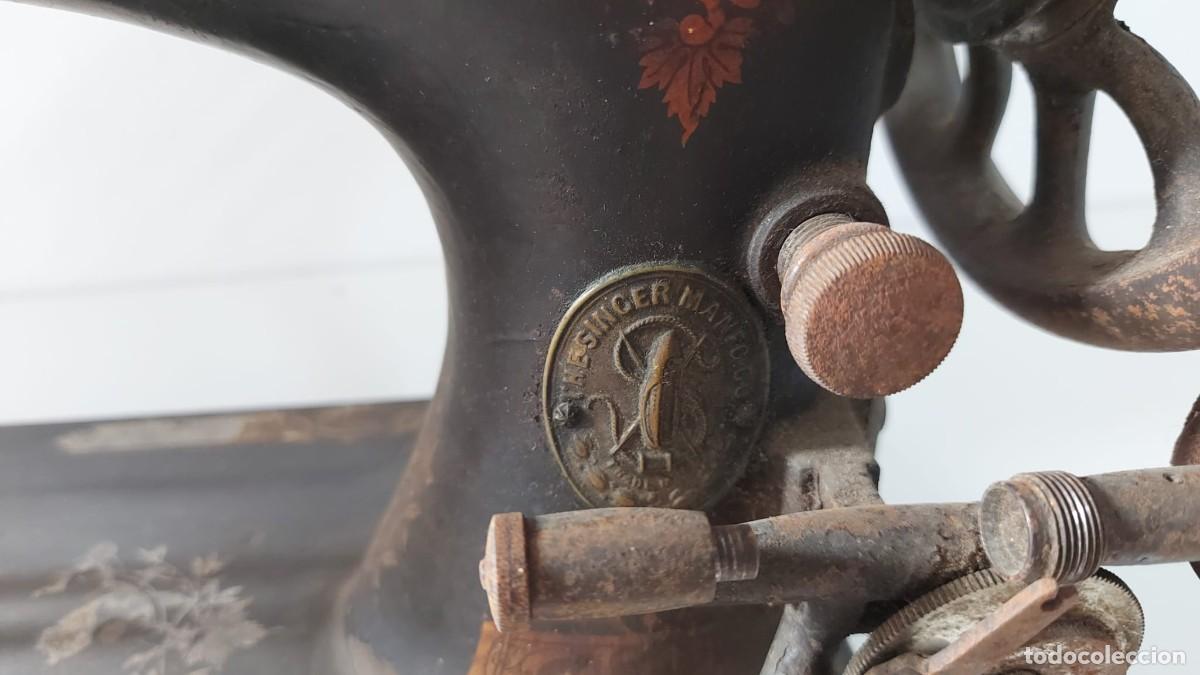 Antig&uuml;edades: M&aacute;quina de coser marca SINGER - Foto 5
