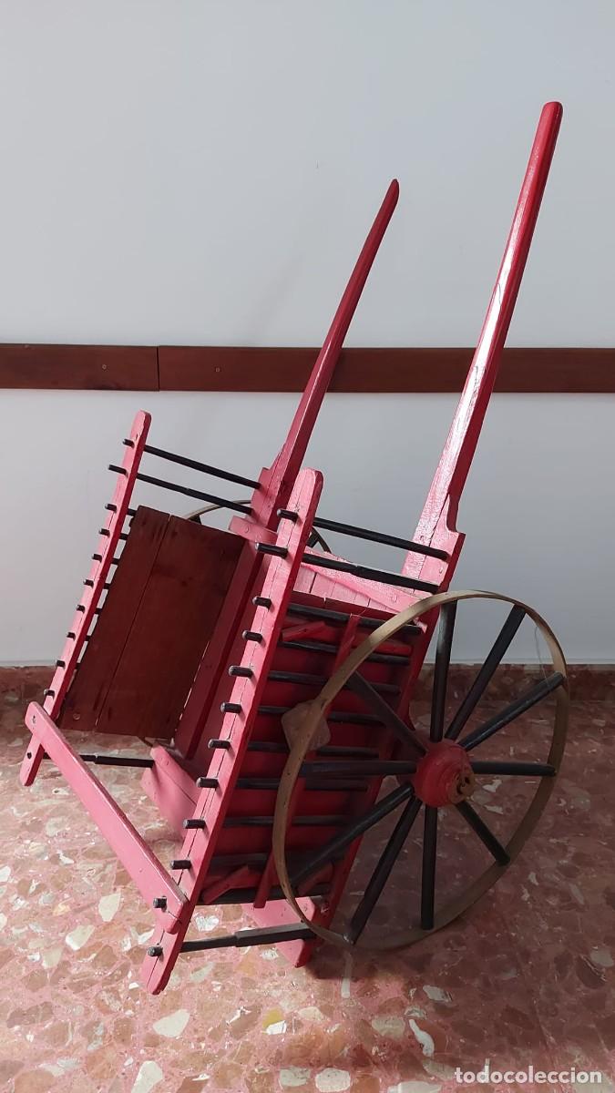 Antig&uuml;edades: Carreta de madera ornamental lacada - Foto 1