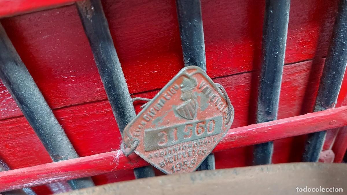 Antig&uuml;edades: Carreta de madera ornamental lacada - Foto 4