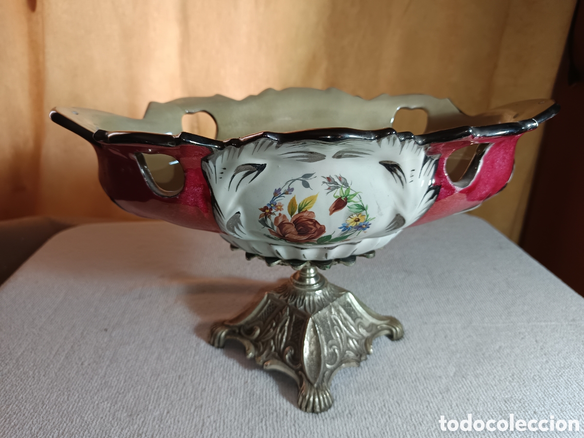 Antig&uuml;edades: Antiguo centro de mesa en porcelana y bronce. - Foto 3