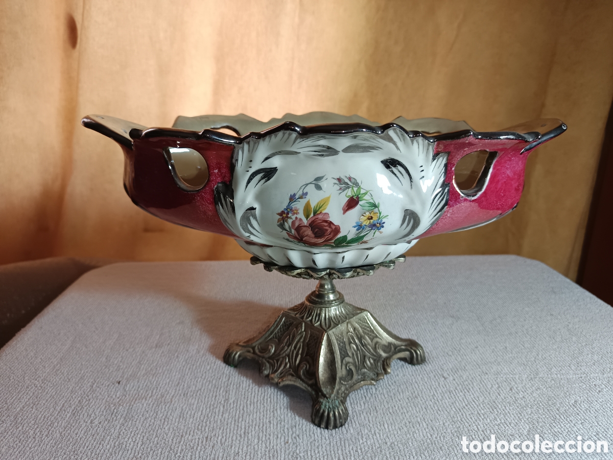 Antig&uuml;edades: Antiguo centro de mesa en porcelana y bronce. - Foto 1