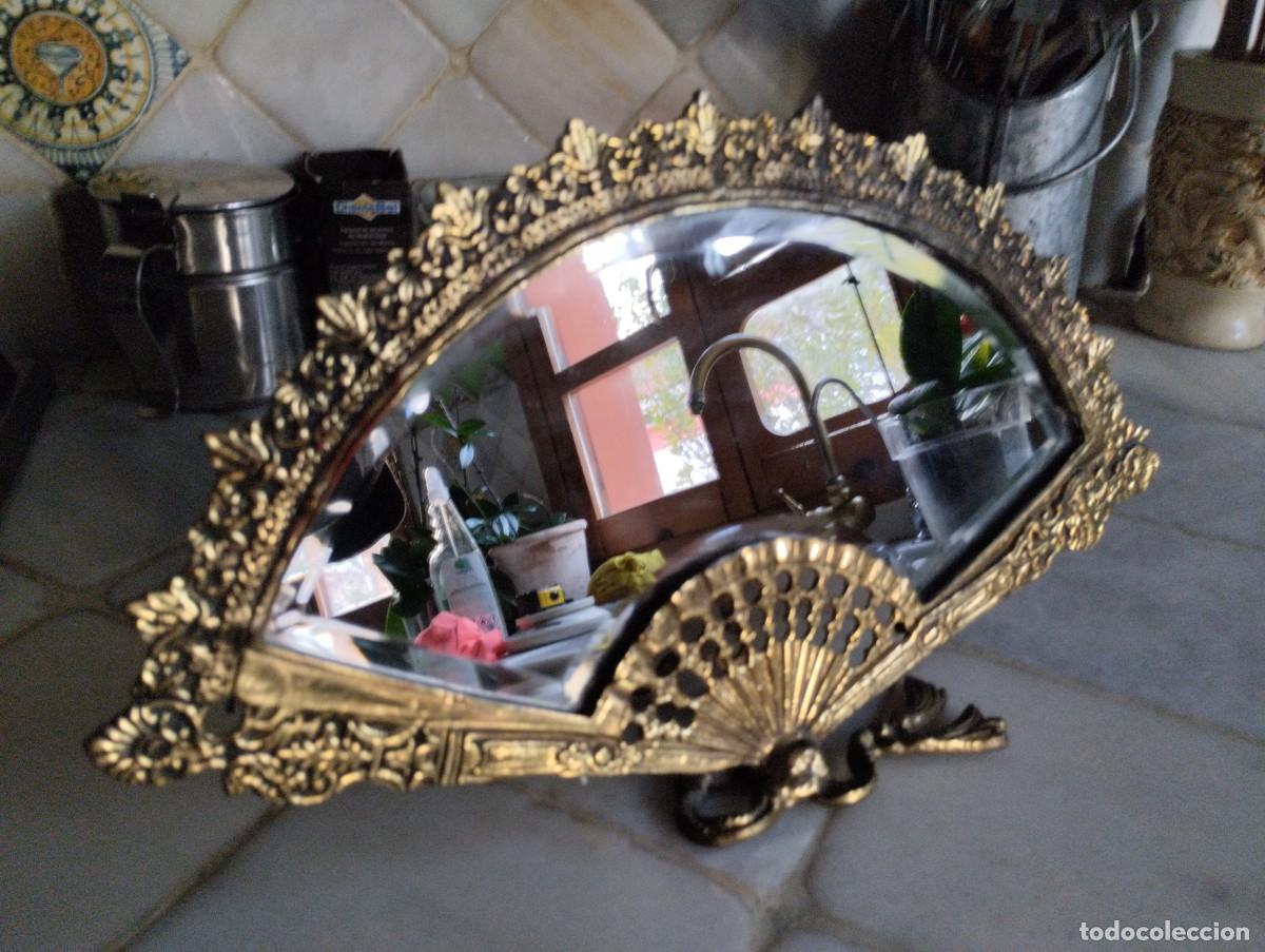 Antig&uuml;edades: ESPEJO ABANICO DE BRONCE CRISTAL BISELADO - Foto 1