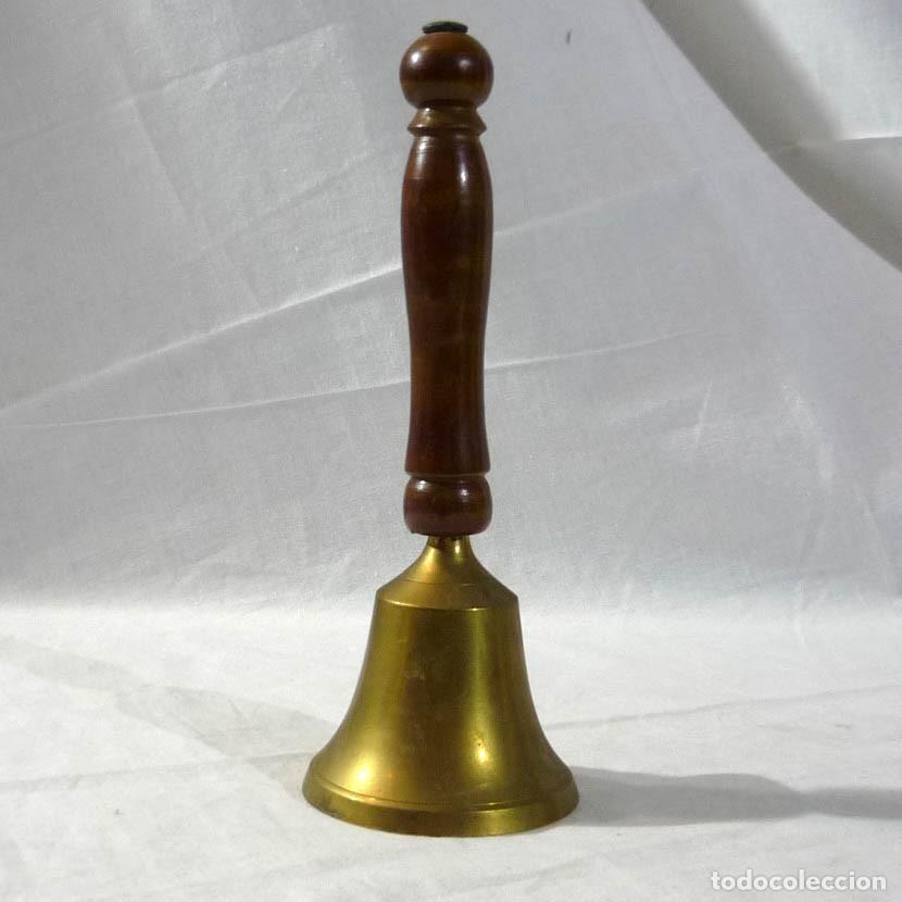 Antig&uuml;edades: Campana de bronce con mango de madera - Foto 1