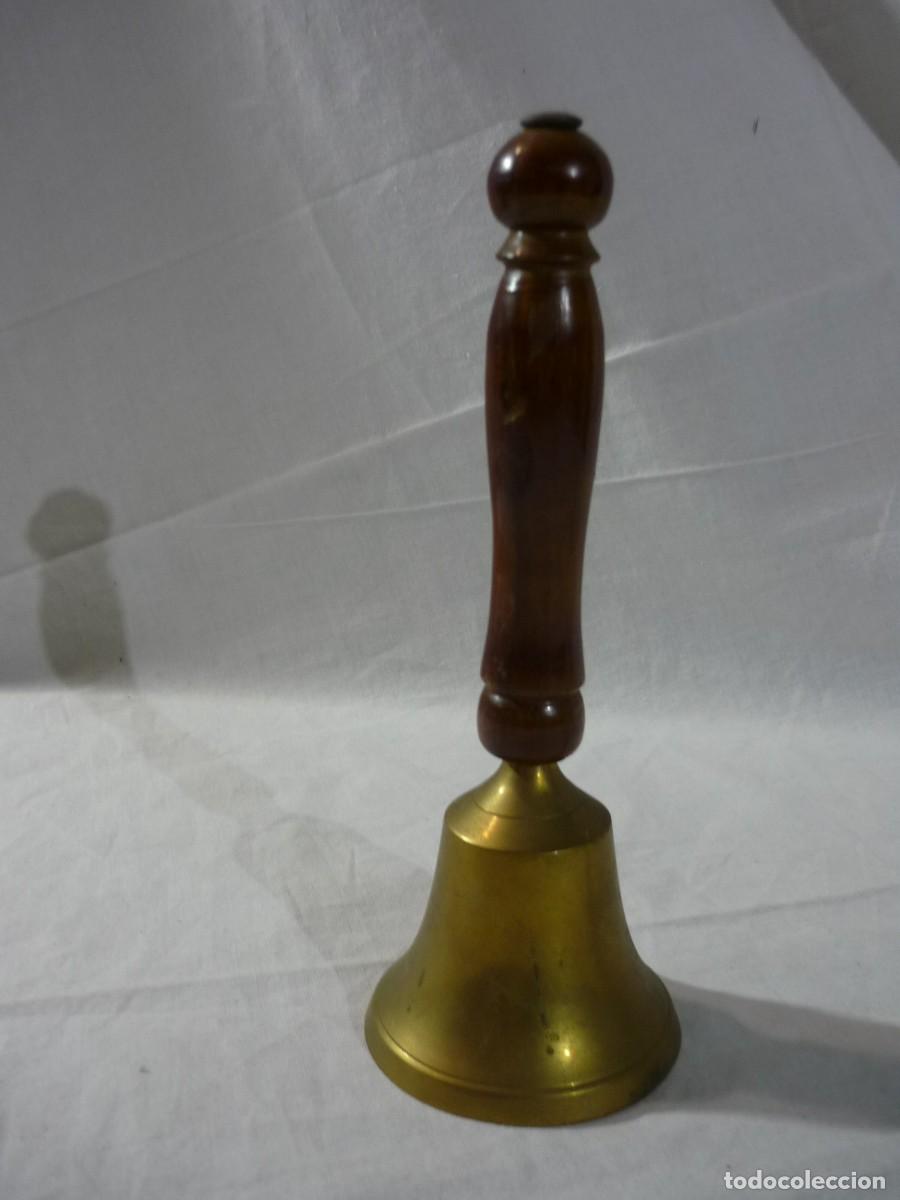 Antig&uuml;edades: Campana de bronce con mango de madera - Foto 3