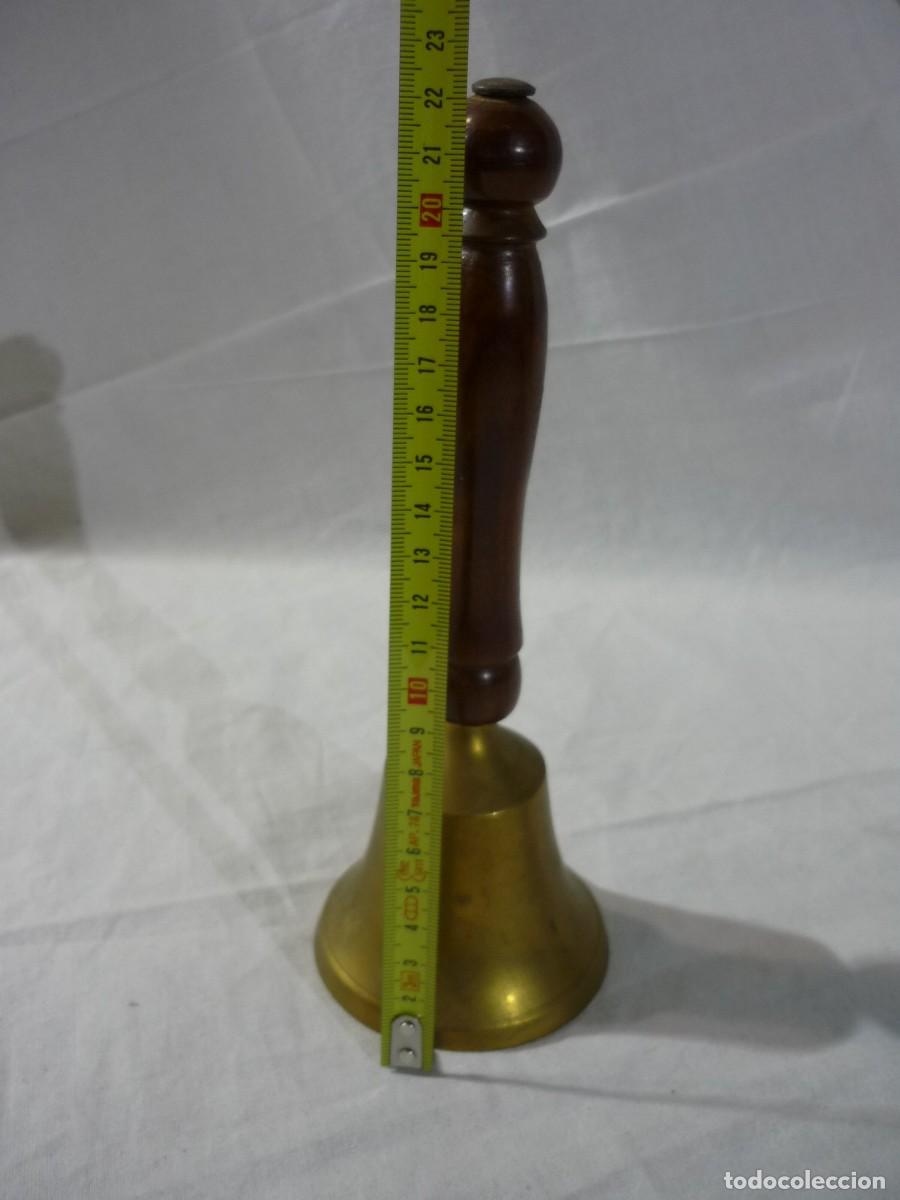 Antig&uuml;edades: Campana de bronce con mango de madera - Foto 5