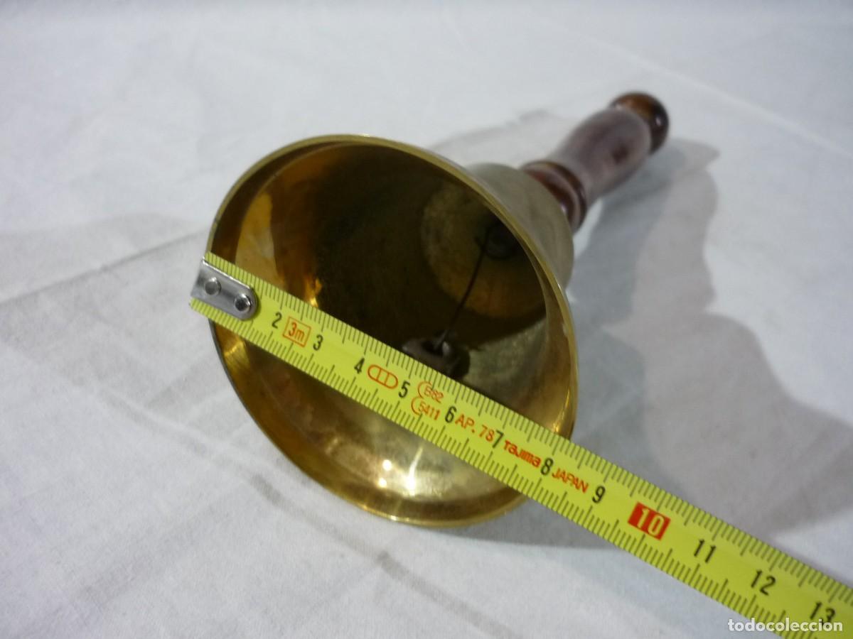 Antig&uuml;edades: Campana de bronce con mango de madera - Foto 7