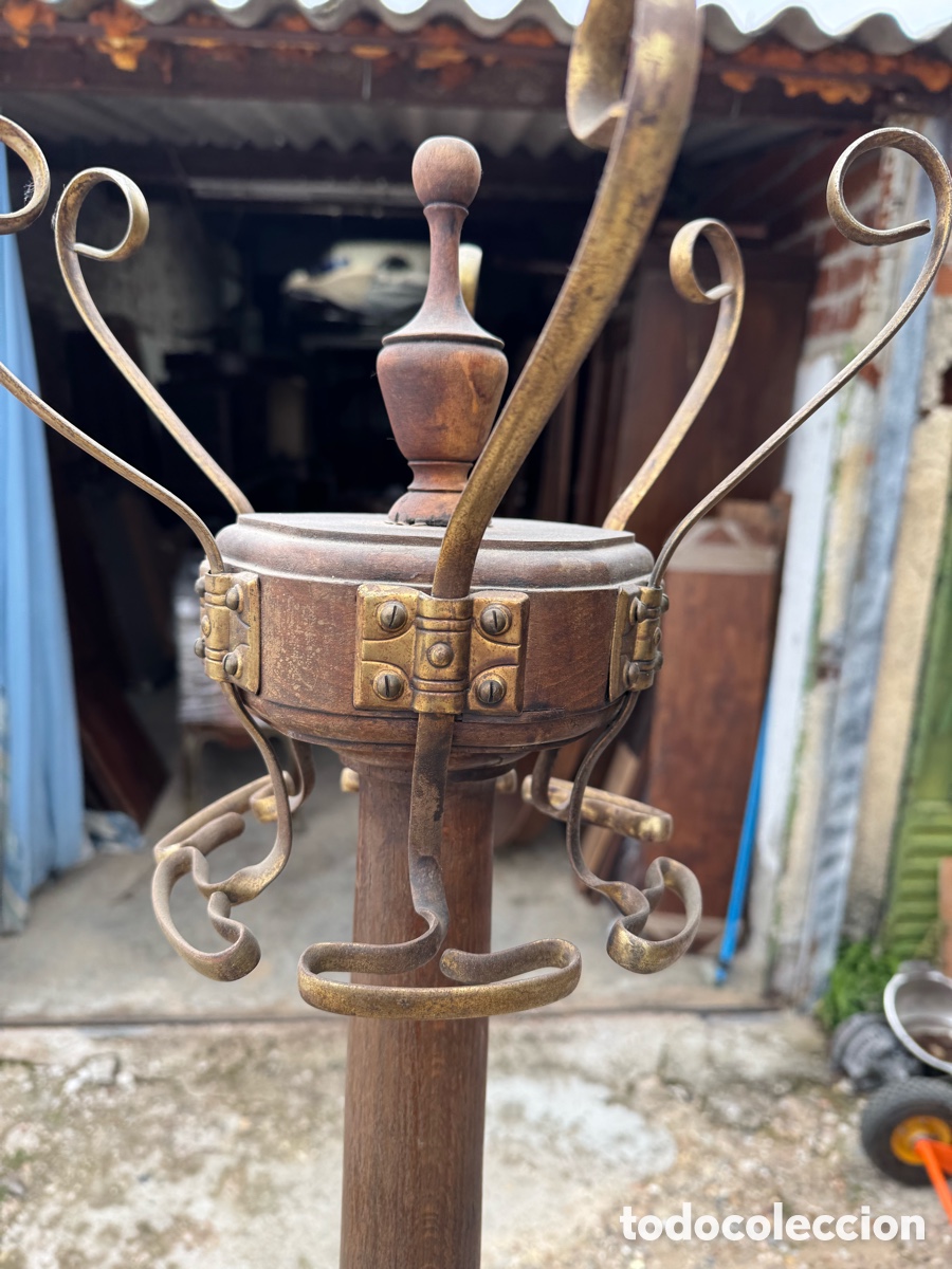 Antig&uuml;edades: Bonito perchero de madera - Foto 2