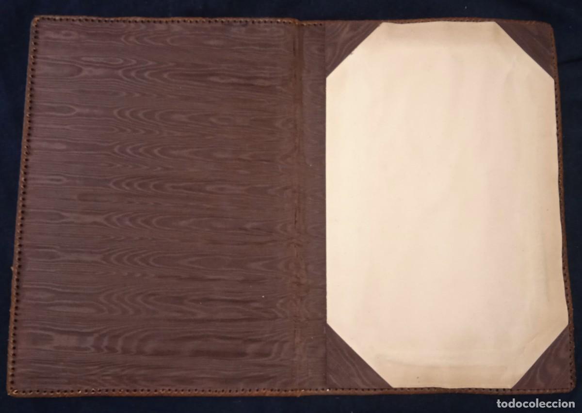 Antig&uuml;edades: Antiguo porta documentos cuero repujado - Foto 3