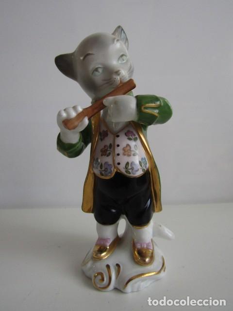 Antiguidades: PRECIOSO GATO FLAUTISTA DE PORCELANA CON FIRMA EN BASE MEDIADOS S.XX