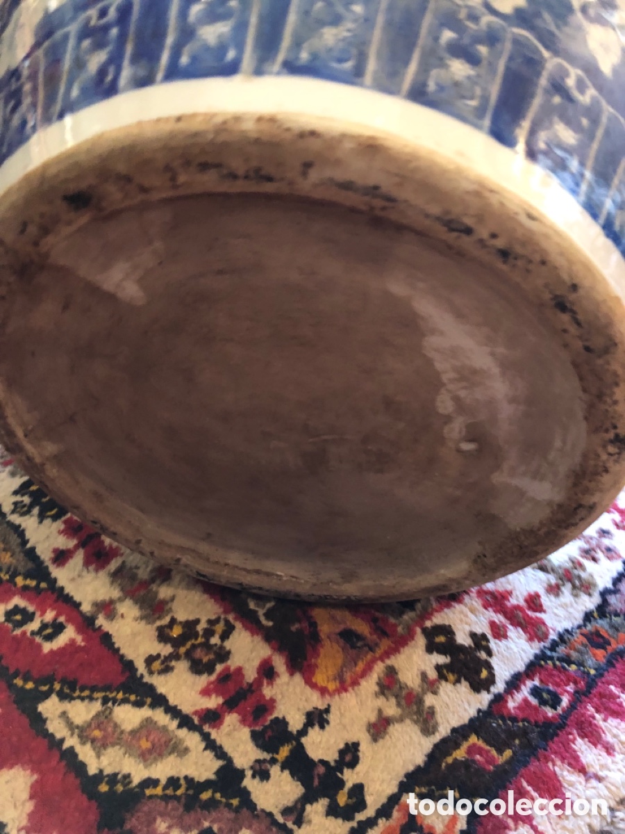 Antig&uuml;edades: Antiguo jarr&oacute;n con peana de madera maciza - Foto 5