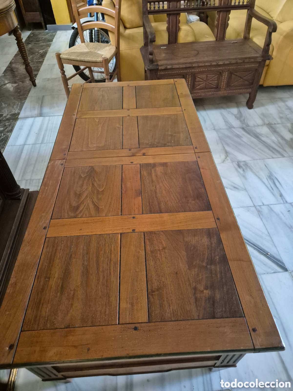 Antig&uuml;edades: Mesa auxiliar en gogal - Foto 2